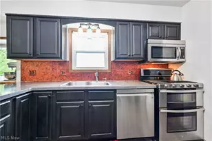 11690 Island Rd, Grafton, OH 44044 - Photo 9