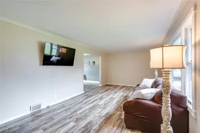 2635 Daffodil Street NE, Canton, OH 44705 - Photo 7
