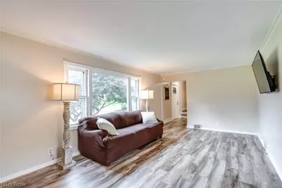 2635 Daffodil Street NE, Canton, OH 44705 - Photo 9