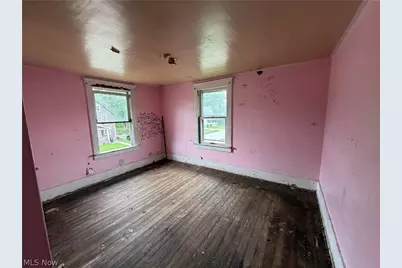 235 Iddings Avenue SE, Warren, OH 44483 - Photo 7