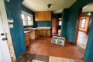 235 Iddings Ave SE, Warren, OH 44483 - Photo 3
