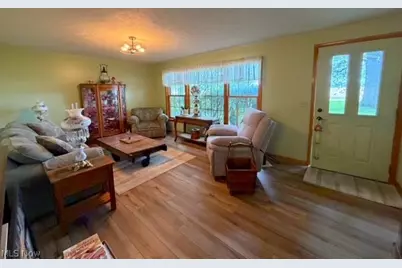 6092 East Avenue Extension SE, Gnadenhutten, OH 44629 - Photo 3