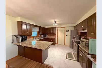 6092 East Avenue Extension SE, Gnadenhutten, OH 44629 - Photo 7