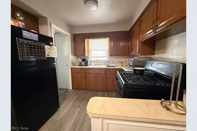 19107 Longview Avenue, Maple Heights, OH 44137 - Photo 9
