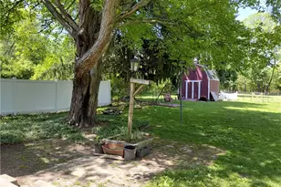 7489 Van Ness Ave, Hubbard, OH 44425 - Photo 11
