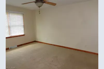 239 Aspen Drive, Dover, OH 44622 - Photo 7