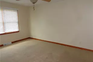 239 Aspen Dr, Dover, OH 44622 - Photo 7