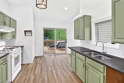 18500 Bennett Road, North Royalton, OH 44133 - Photo 9