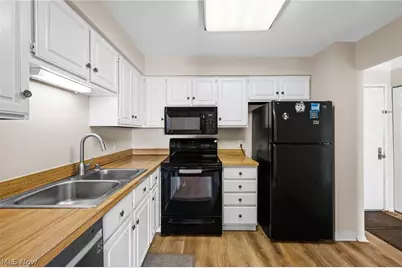 12500 Edgewater Drive #1106, Oakwood, OH 44107 - Photo 11
