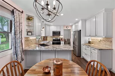 386 Tulip Trail, Wadsworth, OH 44281 - Photo 5