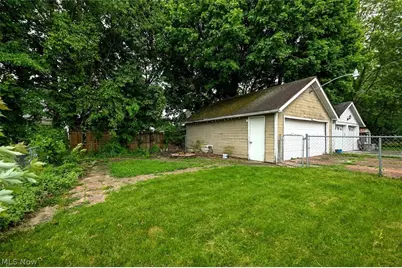 2221 9th Street SW, Akron, OH 44314 - Photo 33