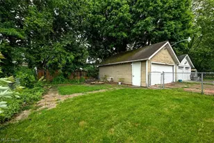 2221 9th St SW, Akron, OH 44314 - Photo 33