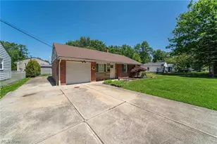 34429 Beachpark Dr, Eastlake, OH 44095 - Photo 5