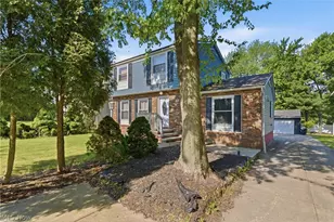 738 Anthony St, Richmond Heights, OH 44143 - Photo 3