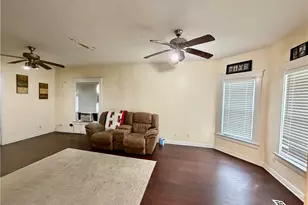 828 Broad St, Elyria, OH 44035 - Photo 5