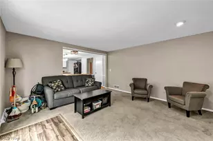 16561 N White Oaks Dr, Strongsville, OH 44136 - Photo 7