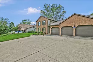 1819 Harbour Cir NW, Canton, OH 44708 - Photo 3