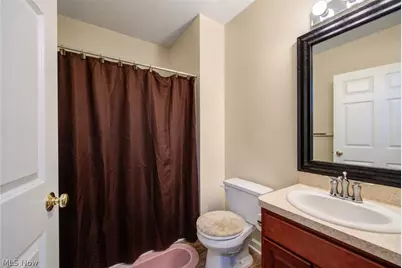 6424 Oak Point Estates, Lorain, OH 44053 - Photo 41