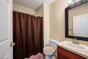 6424 Oak Point Estates, Lorain, OH 44053 - Photo 41