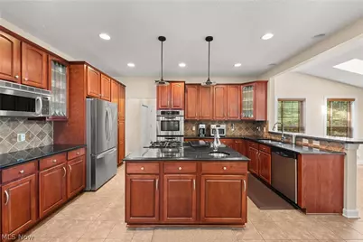 6424 Oak Point Estates, Lorain, OH 44053 - Photo 9
