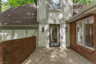 6165 Grandridge Pointe Dr, Concord Twp, OH 44077 - Photo 5