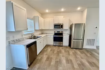 677 Crossings Lane, Akron, OH 44320 - Photo 11