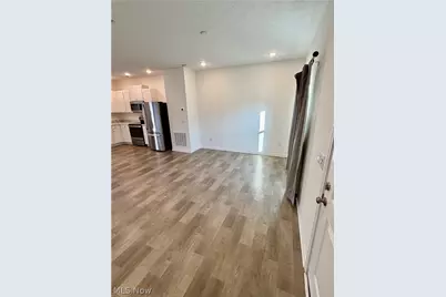 677 Crossings Lane, Akron, OH 44320 - Photo 7
