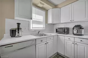 15812 Grant Ave, Maple Heights, OH 44137 - Photo 9
