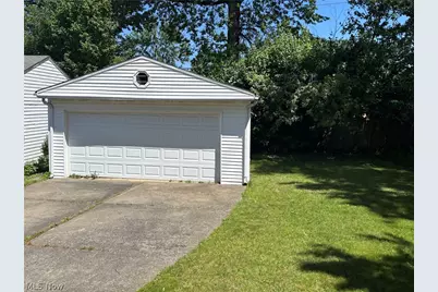 1661 Empire Road, Wickliffe, OH 44092 - Photo 3