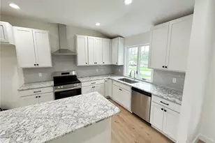 3654 Rolling Ridge Rd NE, Canton, OH 44721 - Photo 3