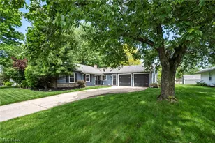 150 Greenbriar Dr, Aurora, OH 44202 - Photo 3
