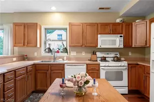 6560 Barton Rd, North Olmsted, OH 44070 - Photo 11