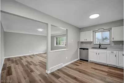 5597 Kenton Avenue, Maple Heights, OH 44137 - Photo 9