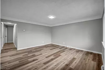 5597 Kenton Avenue, Maple Heights, OH 44137 - Photo 5