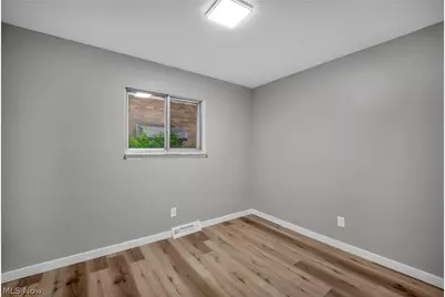 5597 Kenton Avenue, Maple Heights, OH 44137 - Photo 15