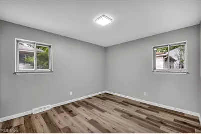 5597 Kenton Avenue, Maple Heights, OH 44137 - Photo 13