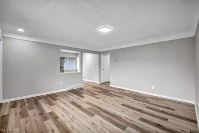 5597 Kenton Avenue, Maple Heights, OH 44137 - Photo 7