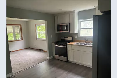 2265 S Hawkins Avenue, Akron, OH 44314 - Photo 5