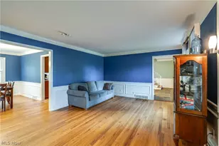 2295 Woodpark Rd, Akron, OH 44333 - Photo 9