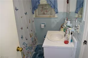 132 N Sugar St, St Clairsville, OH 43950 - Photo 9