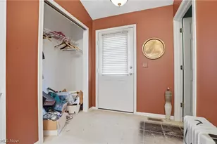 560 Canterbury Ln, Sagamore Hills, OH 44067 - Photo 3