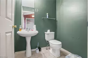 560 Canterbury Ln, Sagamore Hills, OH 44067 - Photo 9