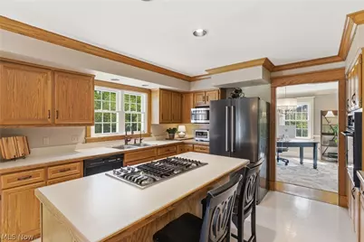 9475 Stafford Road, Chagrin Falls, OH 44023 - Photo 15