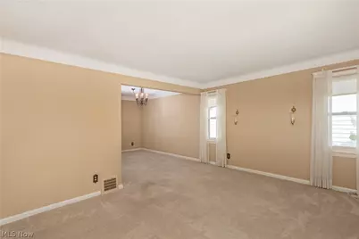 4810 Westbourne Road, Lyndhurst, OH 44124 - Photo 9