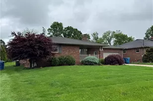 592 W Omar St, Struthers, OH 44471 - Photo 3