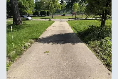 20029 Sussex Road, Huber Heights, OH 44122 - Photo 23