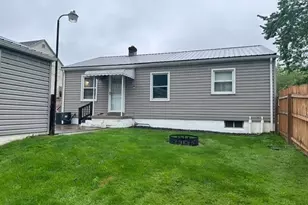 438 10th St, Struthers, OH 44471 - Photo 3