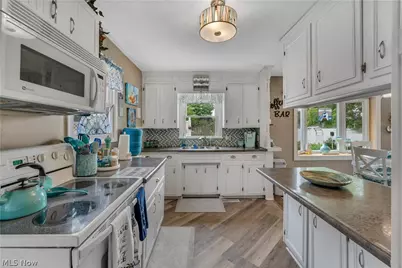 27233 Lake Point Drive, Beloit, OH 44609 - Photo 25