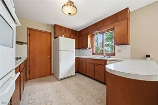 1471 Debra Dr, Ashtabula, OH 44004 - Photo 7