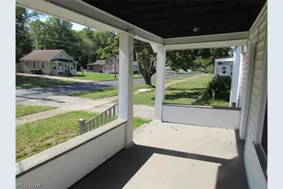 1056 Raymond Street NW, Warren, OH 44485 - Photo 3
